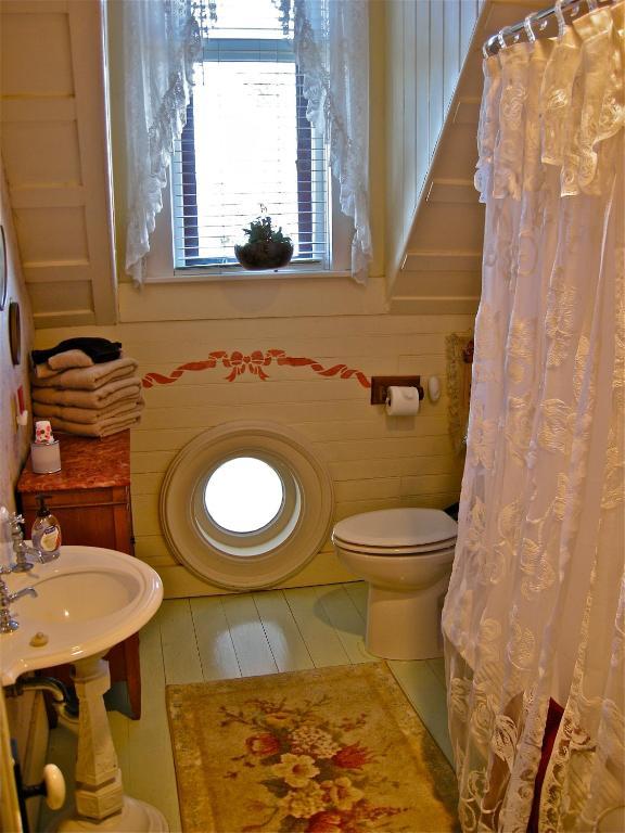נורת' בנד The Old Tower House Bed & Breakfast חדר תמונה