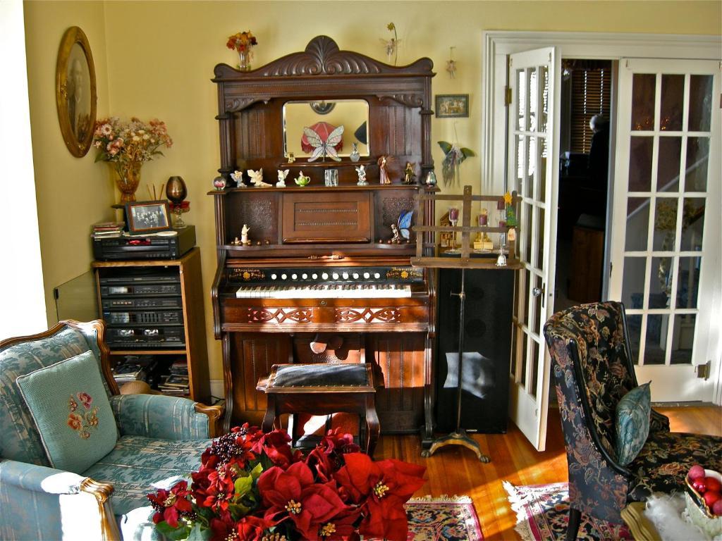 נורת' בנד The Old Tower House Bed & Breakfast מראה חיצוני תמונה